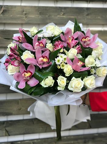 Букет цветов из: Розы и Хризантемы в Черноморском