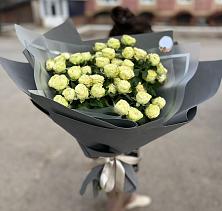 Букет Белые кустовые розы Солинеро в Черноморском