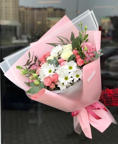 Букет цветов из: Розы, Лизиантусы и Хризантемы в Черноморском